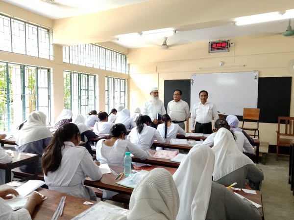 dinajpur-sikshaborder-cezarmzan-oo-scib-mhodz-aj-dinajpur-srkari-siti-klej-kendr-ucc-madhzmik-preeksha-ingreji-1m-ptr-pridrsn-kren